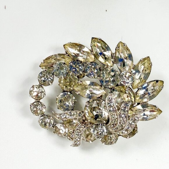 Eisenberg Clear Rhinestones Ice Floral Swirl Brooch Elegantly Designed With Spar - Picture 1 of 6